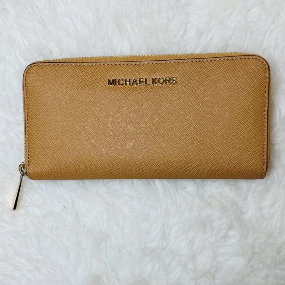 Michael Kors Camel Zip Wallet Prestine